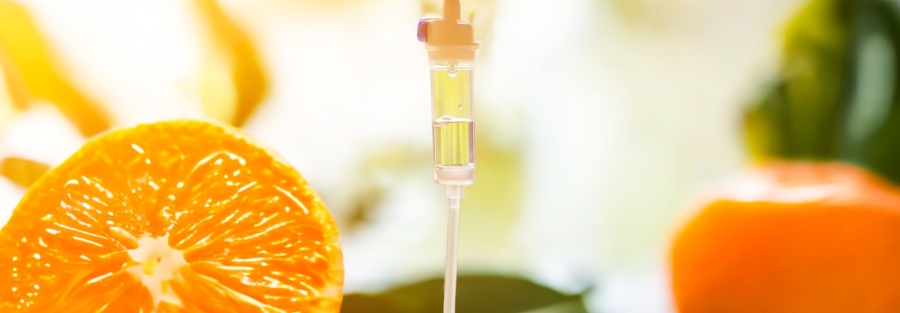 La vitamina C se encuentra en diferentes tipos de alimentos.